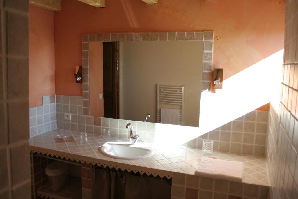 Poule-lès-Écharmeaux Chambres D'Hotes La Cime Beaujolaise الغرفة الصورة